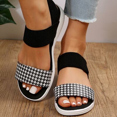 Low Heel Pattern Sandals